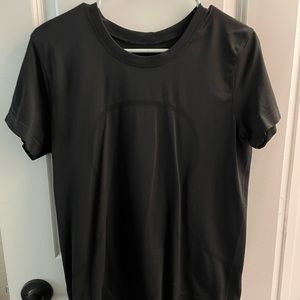 black lululemon loose fitted swiftly tech shirt - size 6 - barely worn